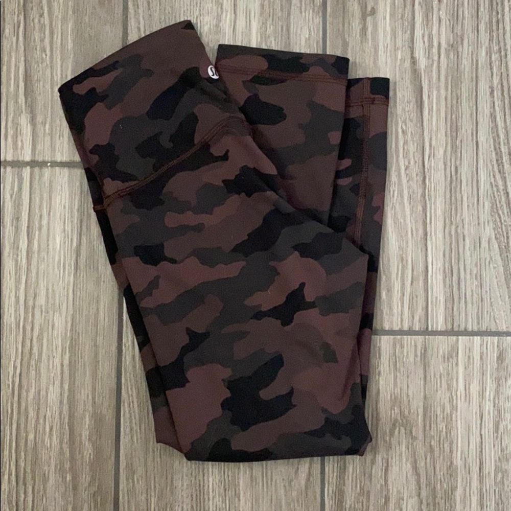 Lululemon 🍋 Earth Camo Align Crop